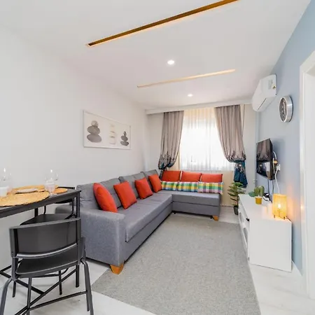 Central And Fully Furnished Flat In Muratpasa Apartamento